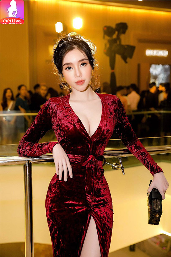 Ảnh Elly Trần sexy 9