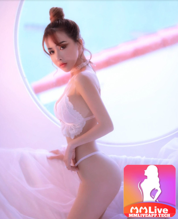 Tăng Thiên Kim tự tin khoe body sexy đầy nóng bỏng