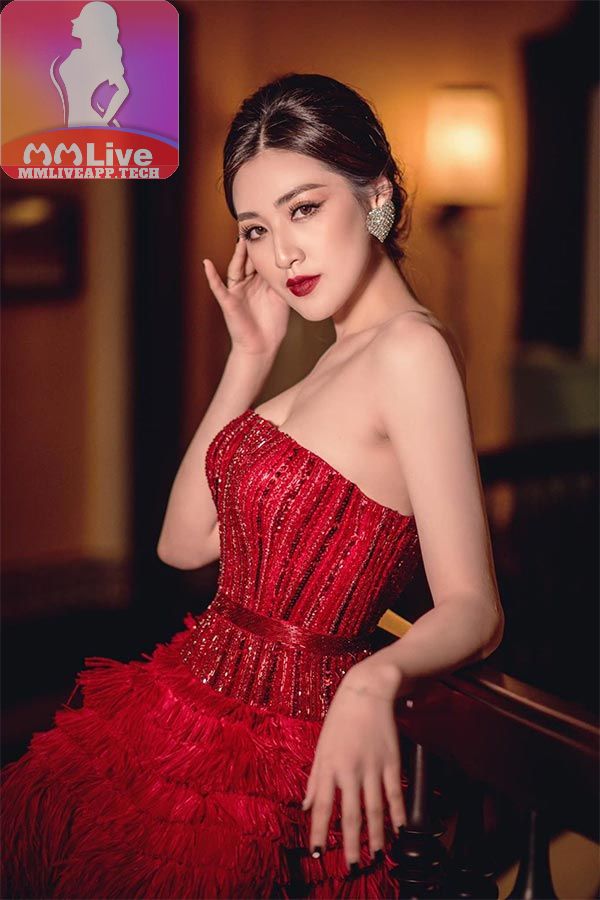 Ảnh hot girl dương tú anh xinh tươi