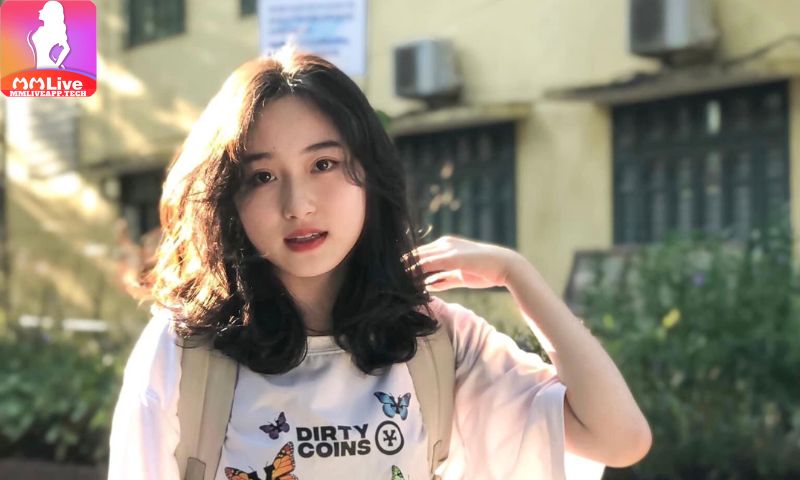 Hot girl streamer Nguyễn Thoại Cẩm Tú