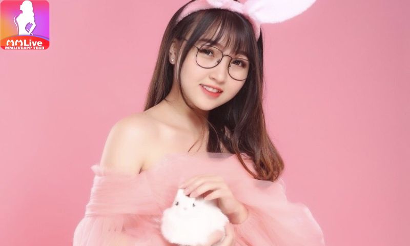 Nữ streamer xinh đẹp đốn tim các fan nam