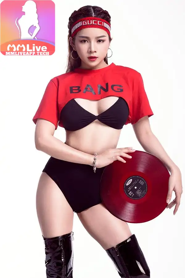 Ảnh hot girl dj mie khoe vú