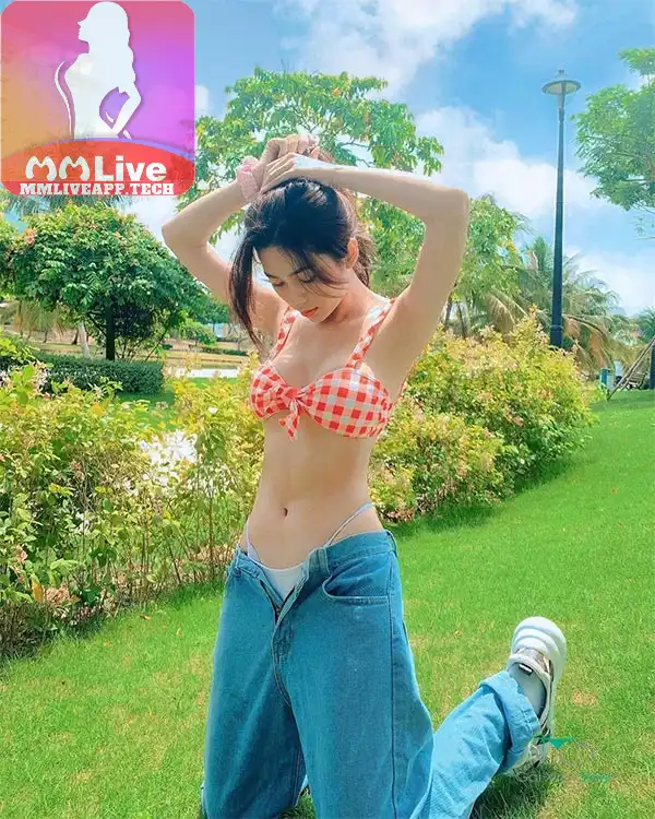 Ảnh hot girl võ thúy hằng khoe body