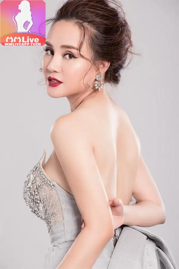 Ảnh hot girl ca sĩ vy oanh tươi tắn