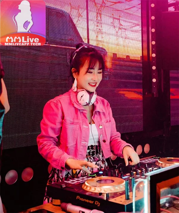 Ảnh hot girl dj trang moon 9