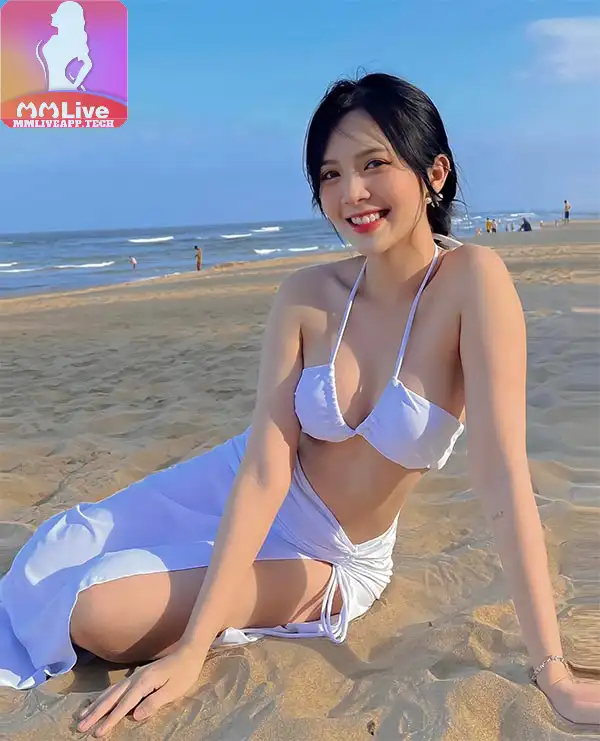 Ảnh hot girl mc tú linh khoe body